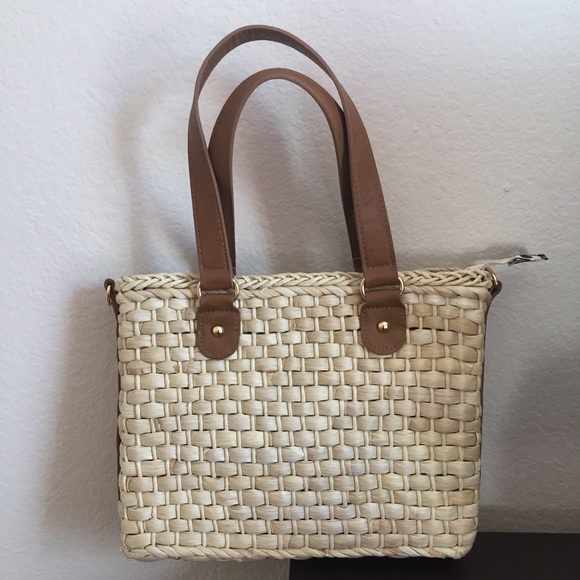 Vintage Handbags - Cute straw purse